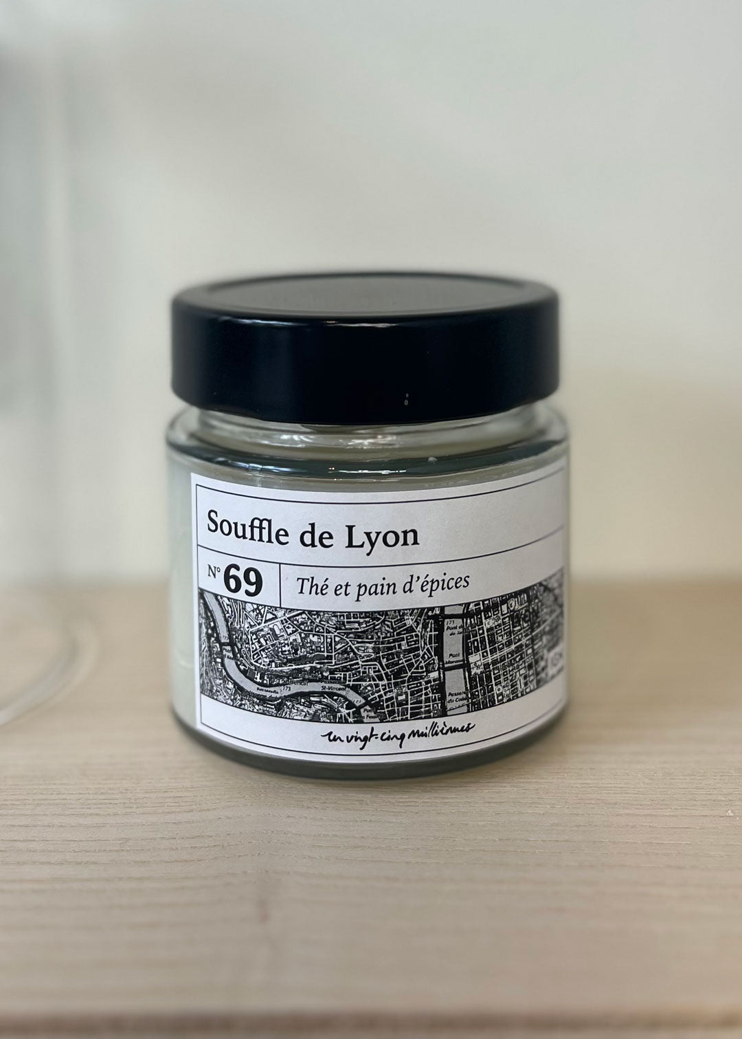 Bougie lyon IGN artisanale, the et pain d'epices 180gr
