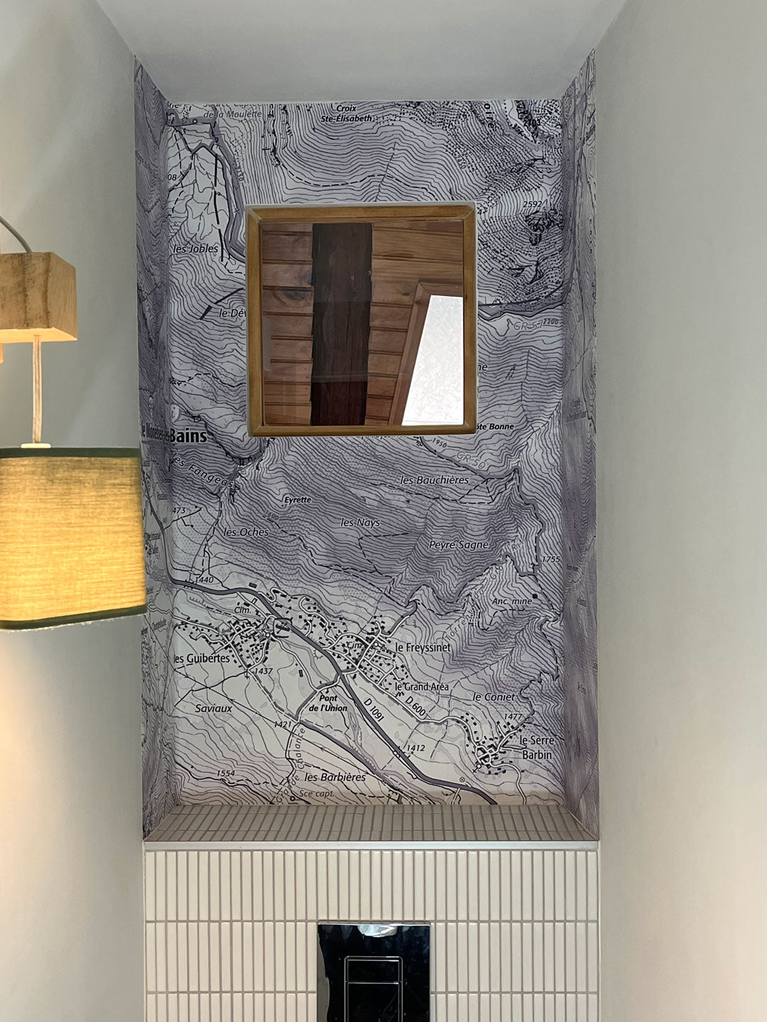 papier_peint_tapisserie-carte_ign-serre_chevalier_toilette_wc
